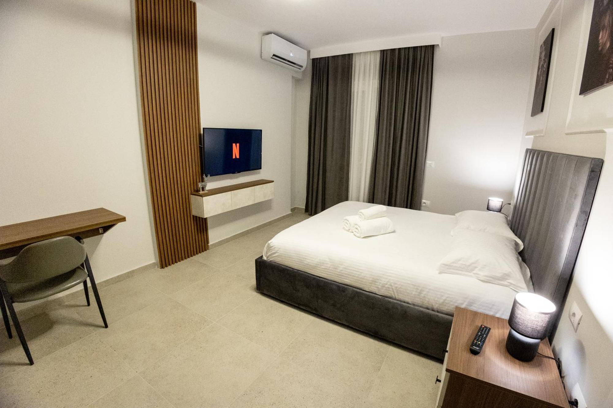 Apartamento Tirana Days Free Parking Exterior foto