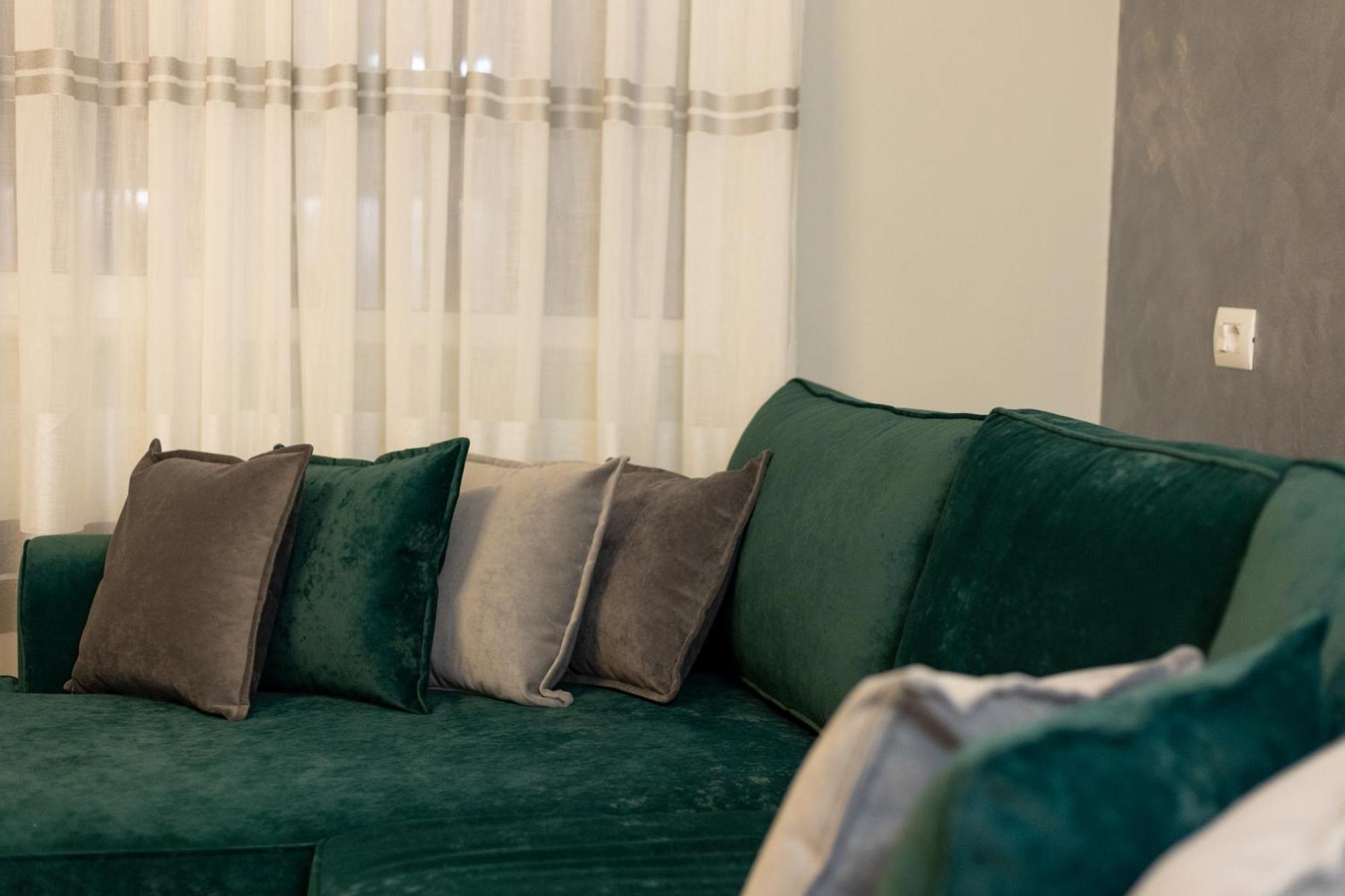 Apartamento Tirana Days Free Parking Exterior foto