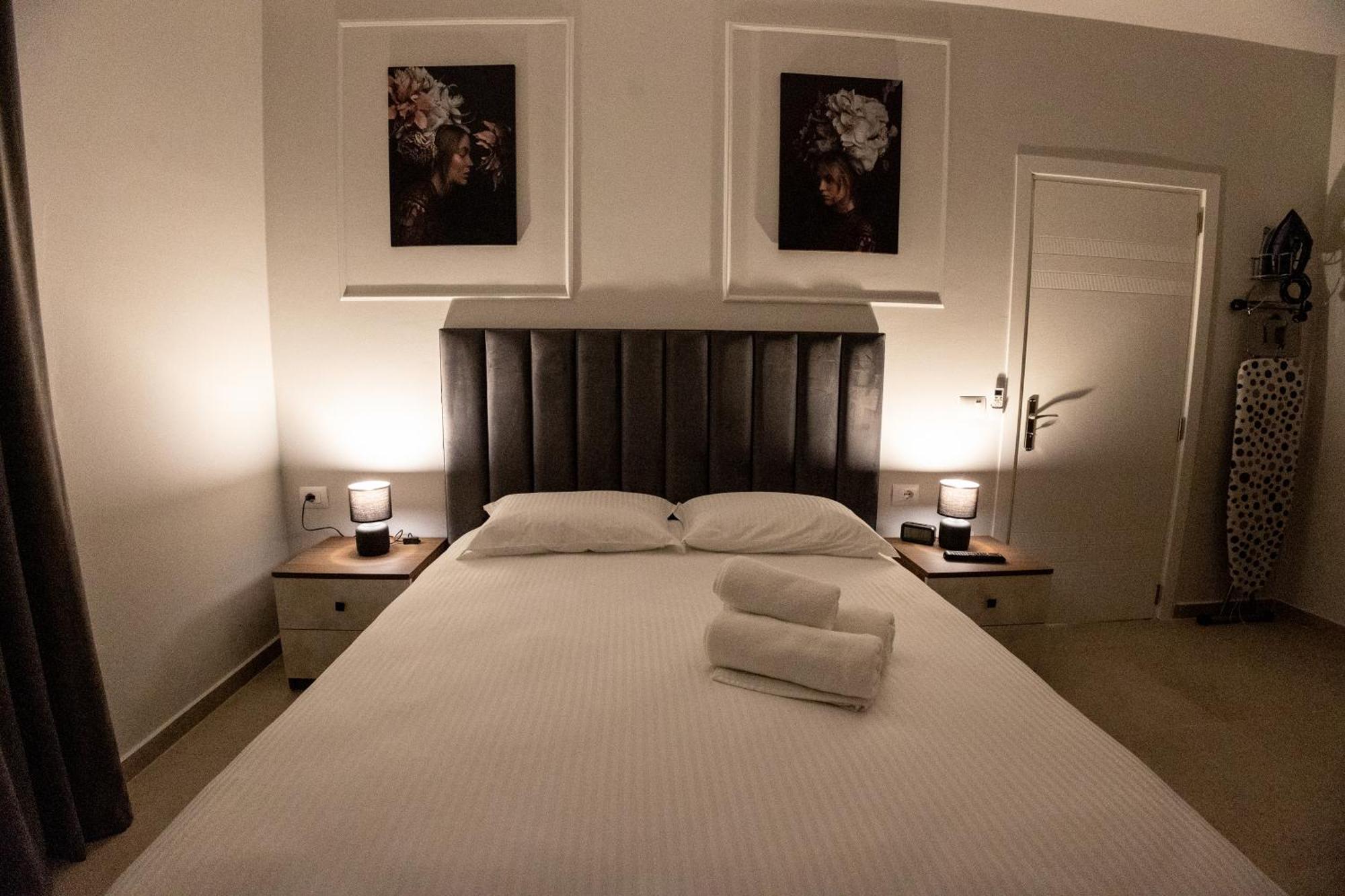 Apartamento Tirana Days Free Parking Exterior foto