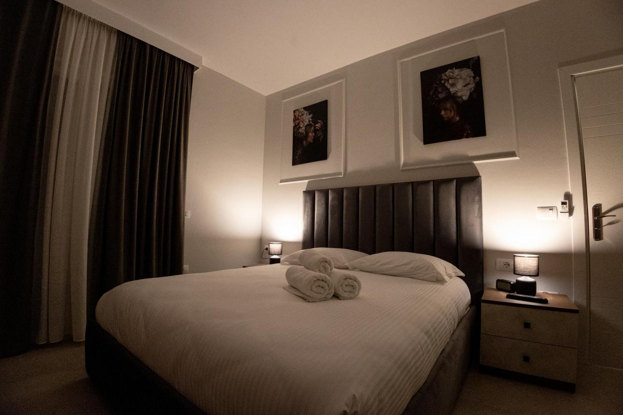 Apartamento Tirana Days Free Parking Exterior foto
