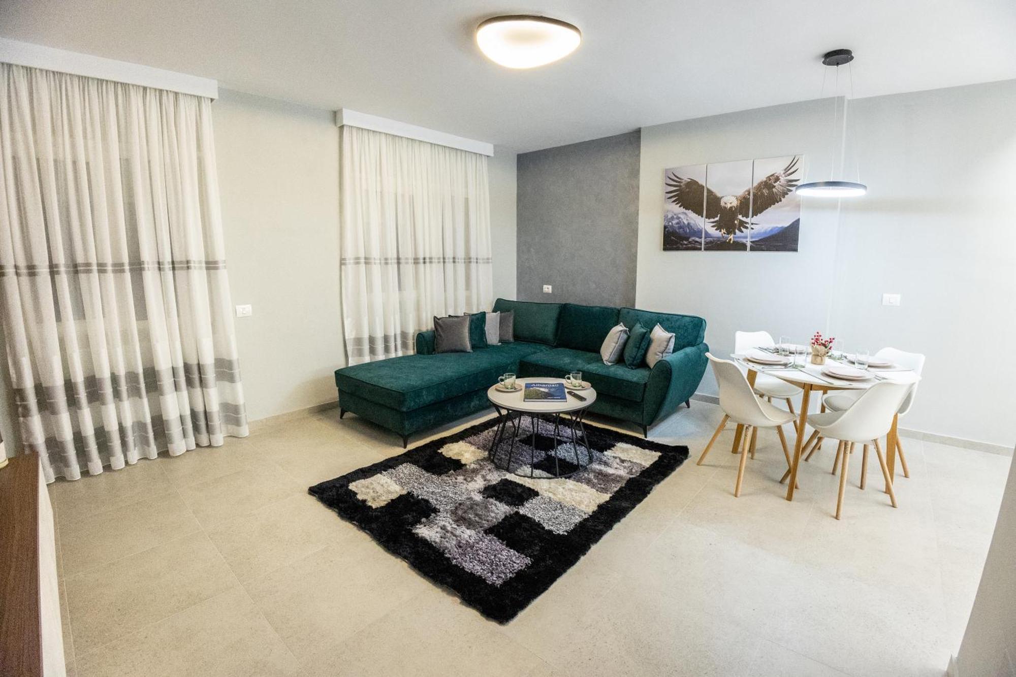Apartamento Tirana Days Free Parking Exterior foto