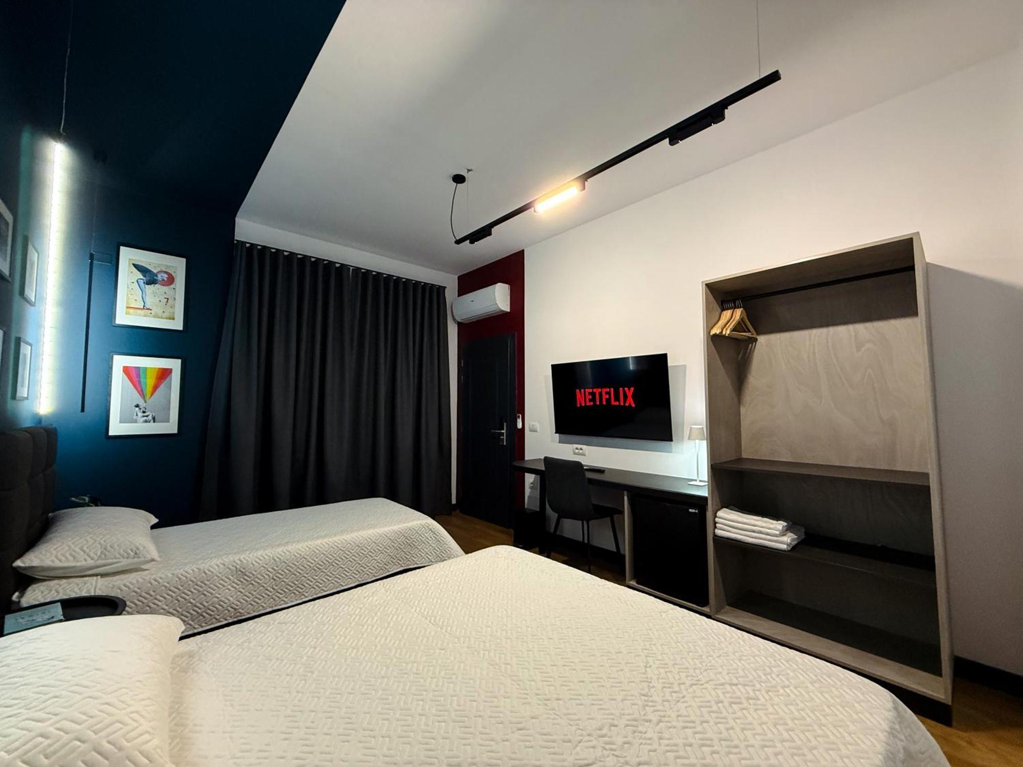 Apartamento Tirana Days Free Parking Exterior foto